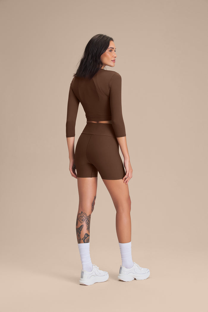 Bequemes bauchfreies Tanktop + Weiche Ease Shorts